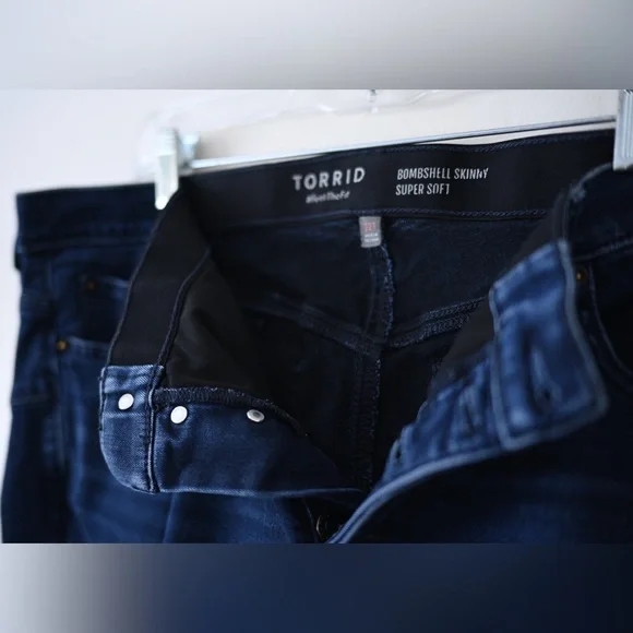 Torrid Bombshell Skinny High-Rise Size 22 Tall Jeans - Picture 8 of 13